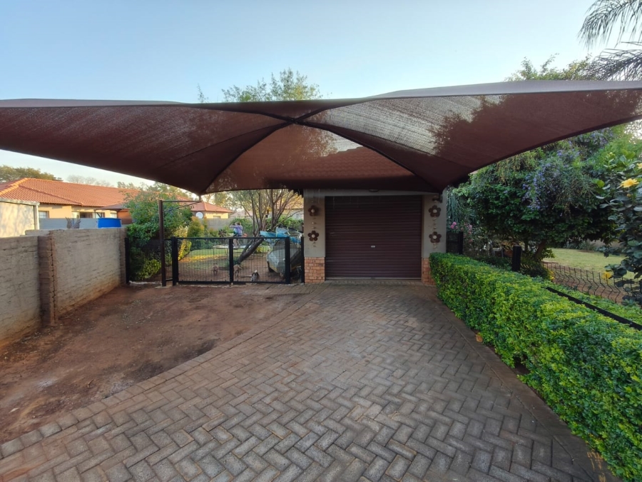 3 Bedroom Property for Sale in Hexrivier Lifestyle Estate North West